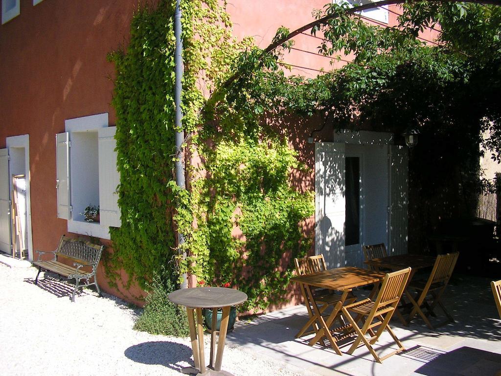 Les Passiflores Roussillon en Isere Esterno foto
