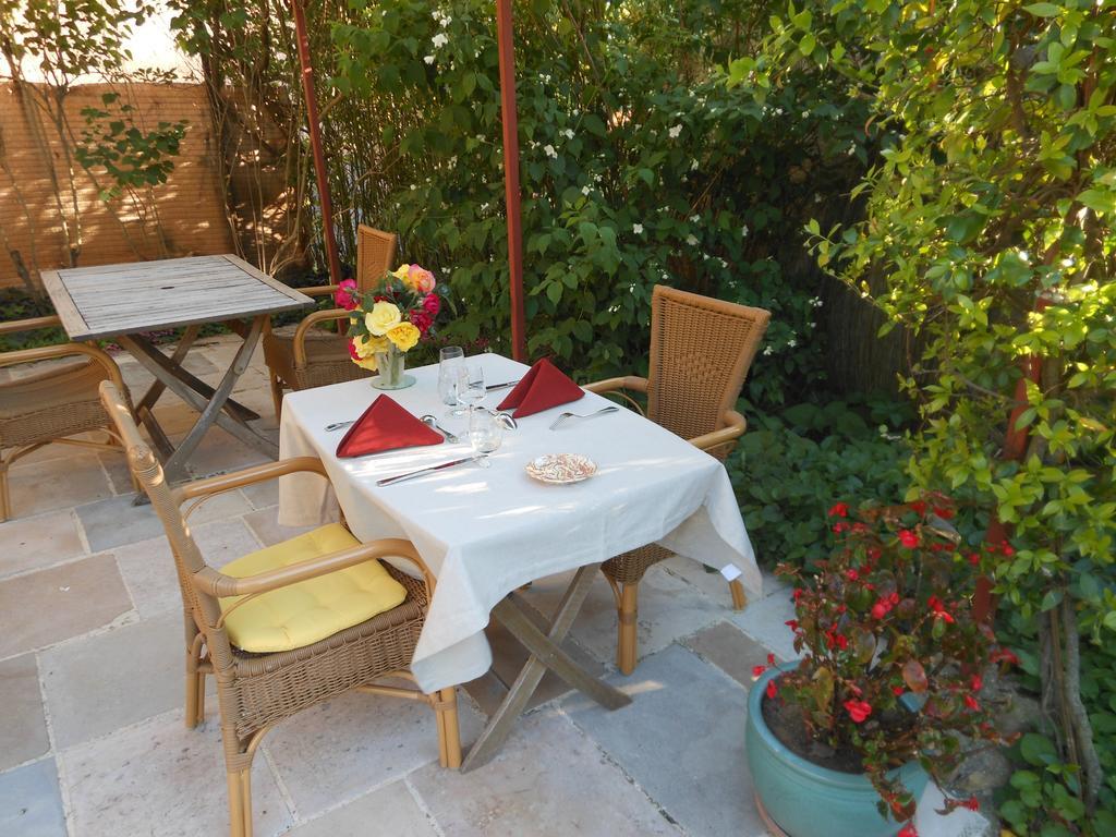 Les Passiflores Roussillon en Isere Esterno foto